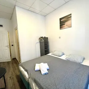 for-long-term-budget-aradi-rooms-with-private-bathroom.inbudapesthotels.com/